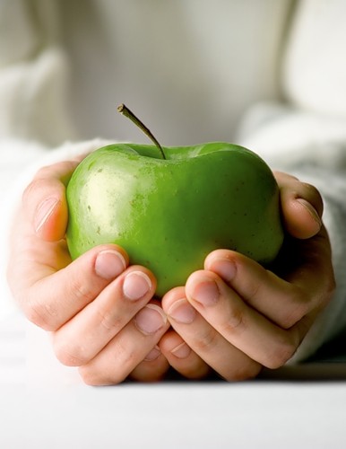 Ученые установили, что употребление яблок снижает риск возникновения инфарктов.